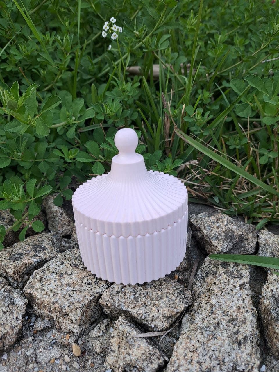 Caixinha decorativa rendada em gesso fechada